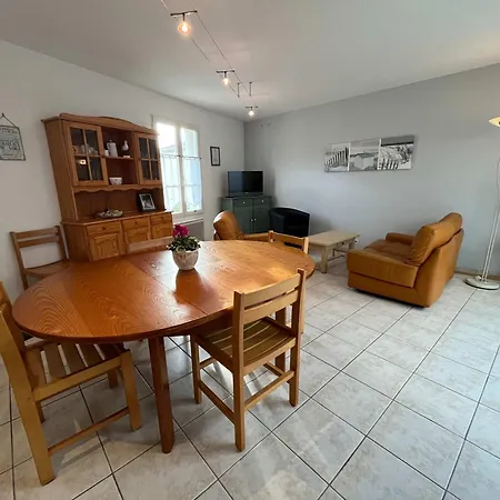 Maison De La Fileraise 펜션 르보아플라주앙르