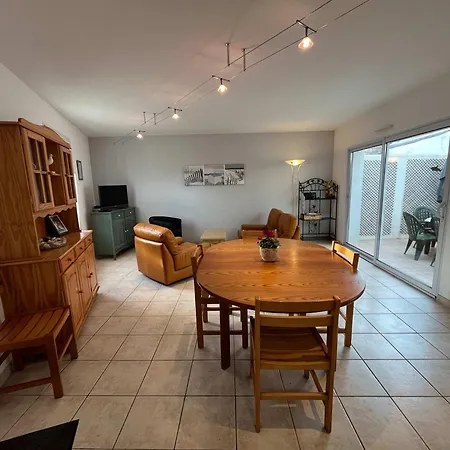 Maison De La Fileraise 펜션 *