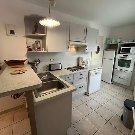 Maison De La Fileraise 펜션 *