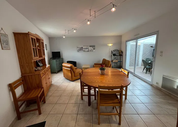 Maison De La Fileraise 펜션 *